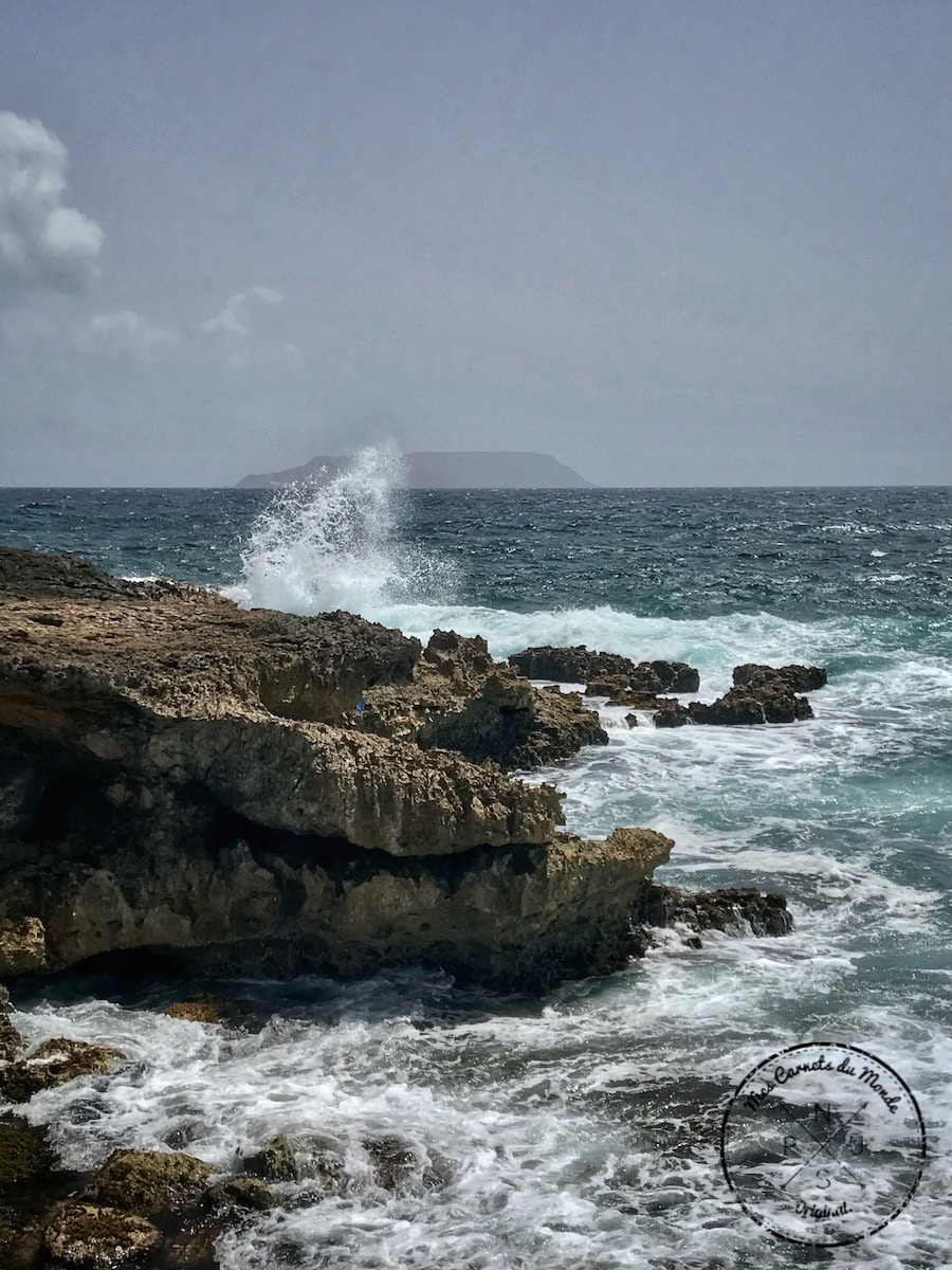 Ile de la Désirade face à la Pointe des Châteaux en Guadeloupe