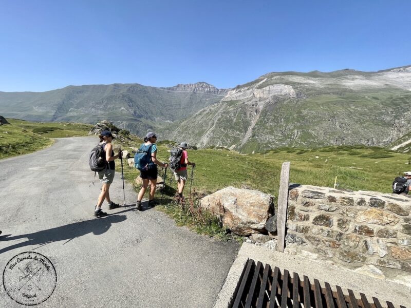 Départ de la descente depuis l'Auberge du Maillet vers la Chapelle de Héas.