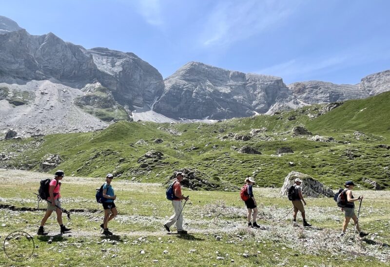 Randonneurs dans le Cirque de Troumouse