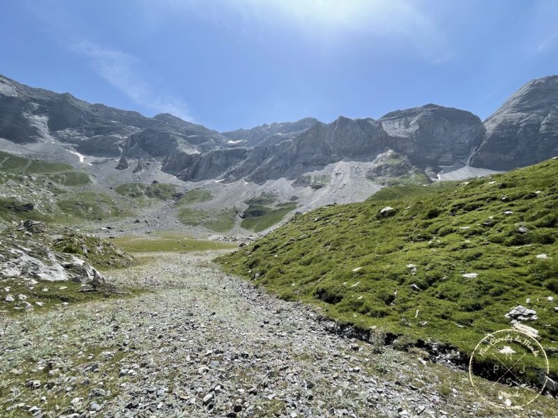 Lac des Aires à sec, sans eau, du cirque de Troumouse