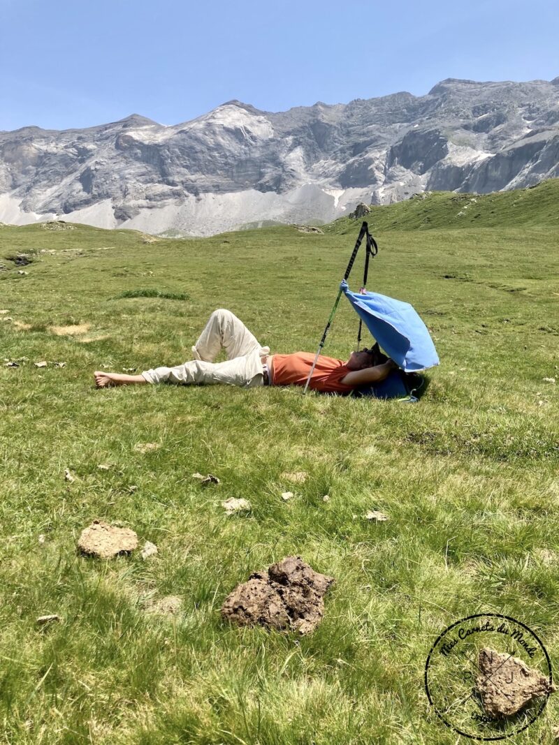 Sieste de Randonneur dans le Cirque de Troumouse