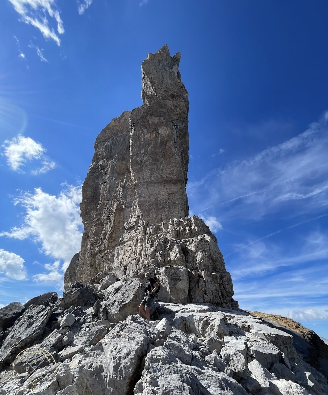 Randonnée au Pic du Taillon, Randonnée au Pic du Taillon par la Brèche de Roland : Une aventure bien taillée à 3000 m d&#8217;altitude dans les Pyrénées., Mes Carnets du Monde