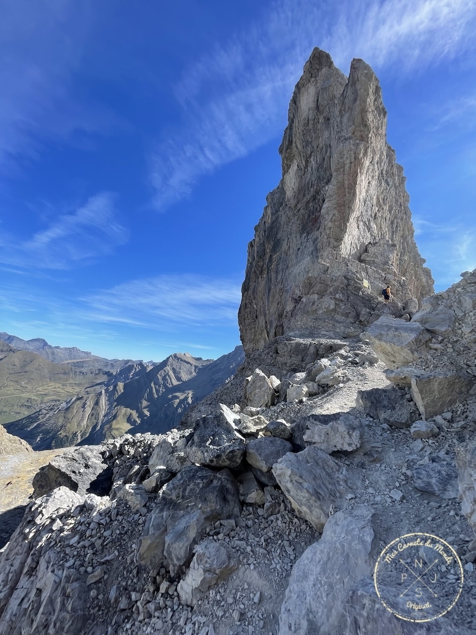 Randonnée au Pic du Taillon, Randonnée au Pic du Taillon par la Brèche de Roland : Une aventure bien taillée à 3000 m d&#8217;altitude dans les Pyrénées., Mes Carnets du Monde