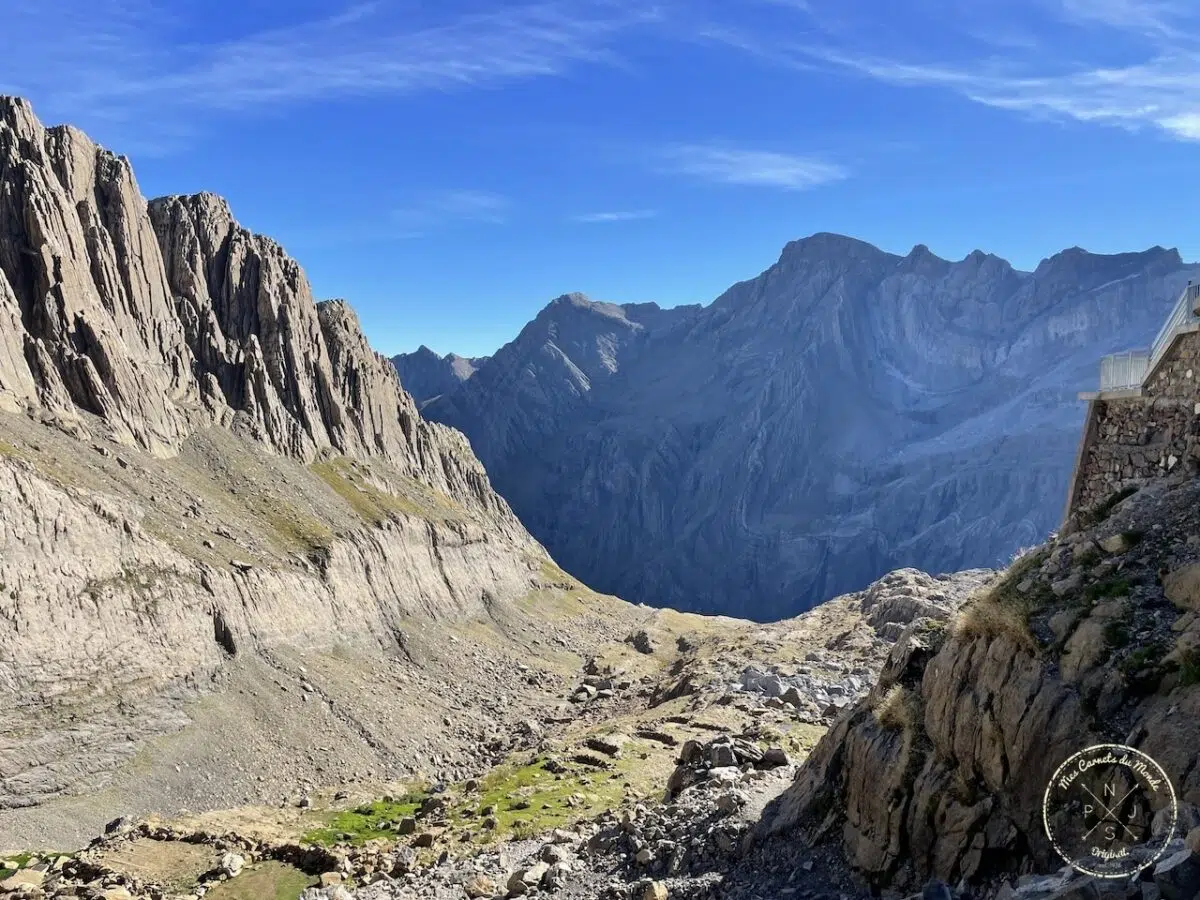 Randonnée au Pic du Taillon : vue depuis le refuge des Sarradets