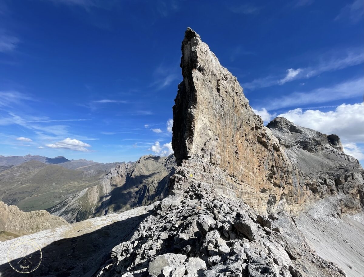 Randonnée au Pic du Taillon, Randonnée au Pic du Taillon par la Brèche de Roland : Une aventure bien taillée à 3000 m d&#8217;altitude dans les Pyrénées., Mes Carnets du Monde