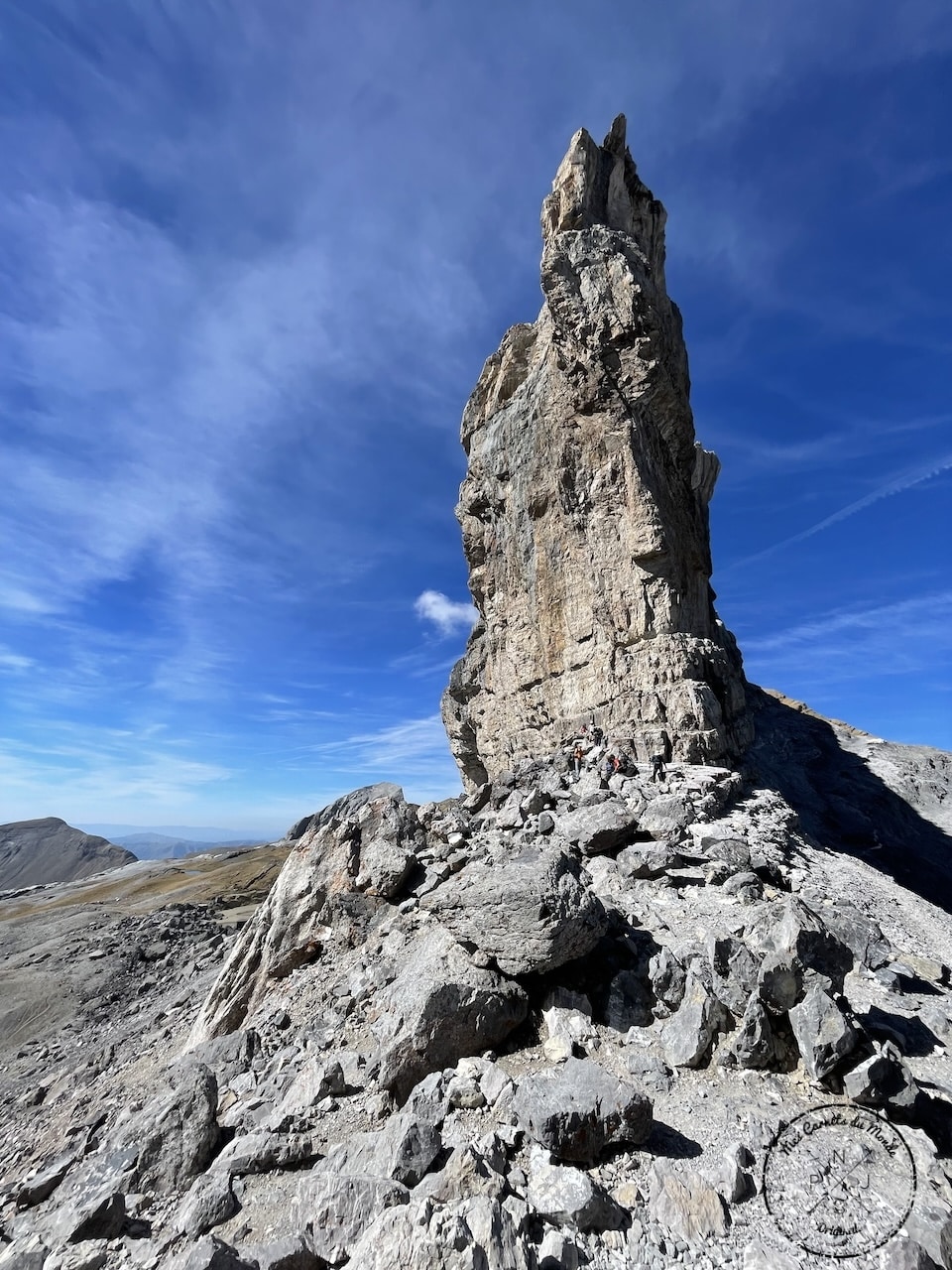 Randonnée au Pic du Taillon, Randonnée au Pic du Taillon par la Brèche de Roland : Une aventure bien taillée à 3000 m d&#8217;altitude dans les Pyrénées., Mes Carnets du Monde