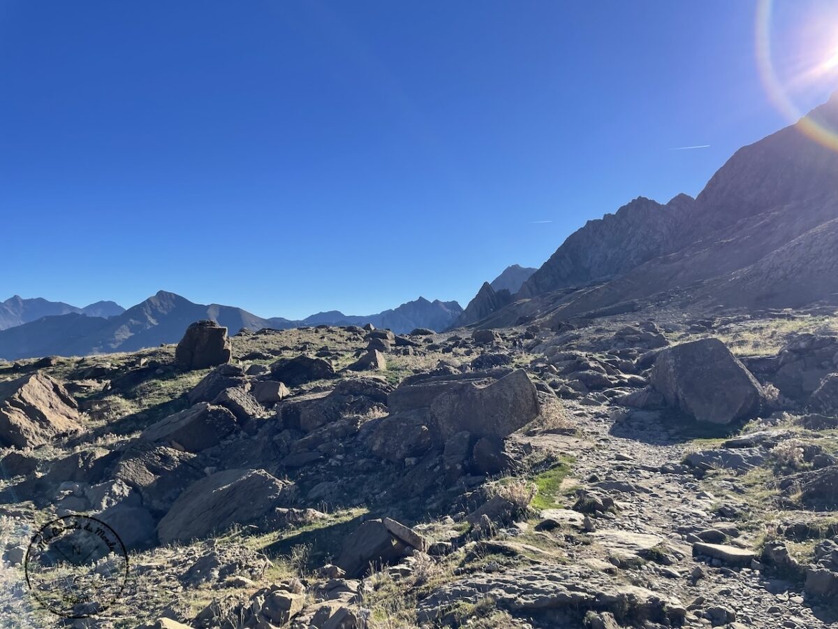 Randonnée au Pic du Taillon, Randonnée au Pic du Taillon par la Brèche de Roland : Une aventure bien taillée à 3000 m d&#8217;altitude dans les Pyrénées., Mes Carnets du Monde