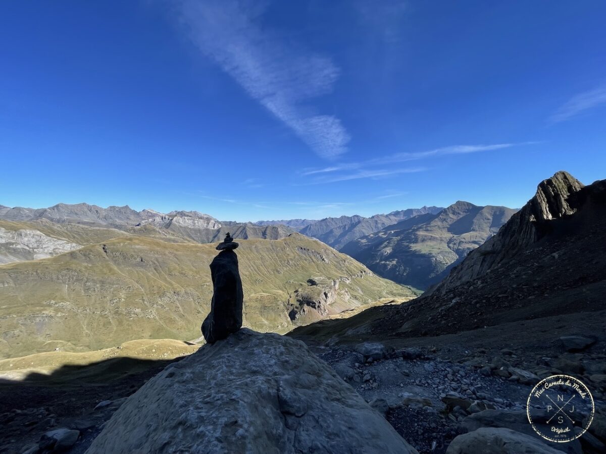 Randonnée au Pic du Taillon, Randonnée au Pic du Taillon par la Brèche de Roland : Une aventure bien taillée à 3000 m d&#8217;altitude dans les Pyrénées., Mes Carnets du Monde