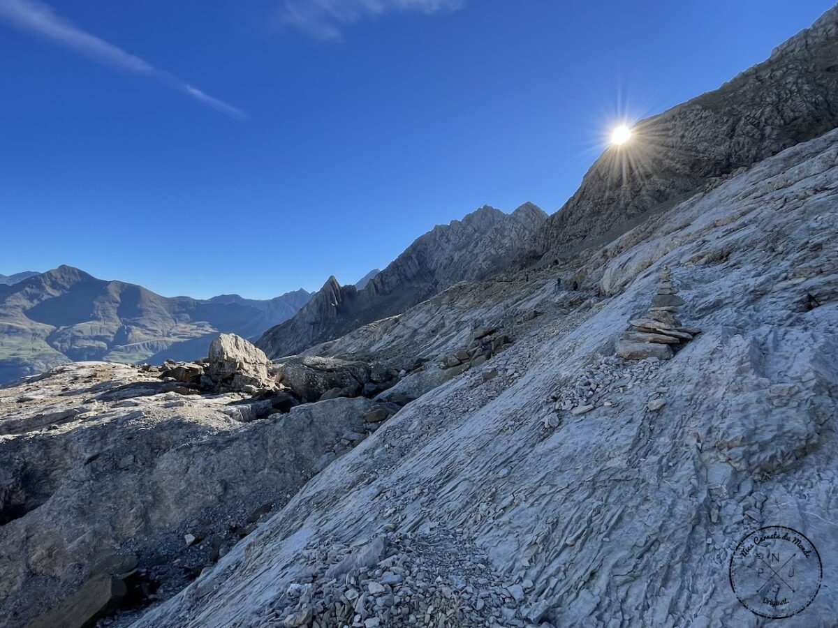 Randonnée au Pic du Taillon, Randonnée au Pic du Taillon par la Brèche de Roland : Une aventure bien taillée à 3000 m d&#8217;altitude dans les Pyrénées., Mes Carnets du Monde