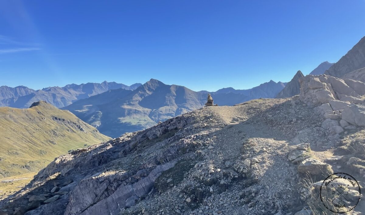 Randonnée au Pic du Taillon, Randonnée au Pic du Taillon par la Brèche de Roland : Une aventure bien taillée à 3000 m d&#8217;altitude dans les Pyrénées., Mes Carnets du Monde