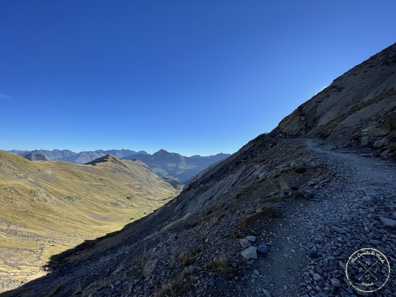 Randonnée au Pic du Taillon, Randonnée au Pic du Taillon par la Brèche de Roland : Une aventure bien taillée à 3000 m d&#8217;altitude dans les Pyrénées., Mes Carnets du Monde