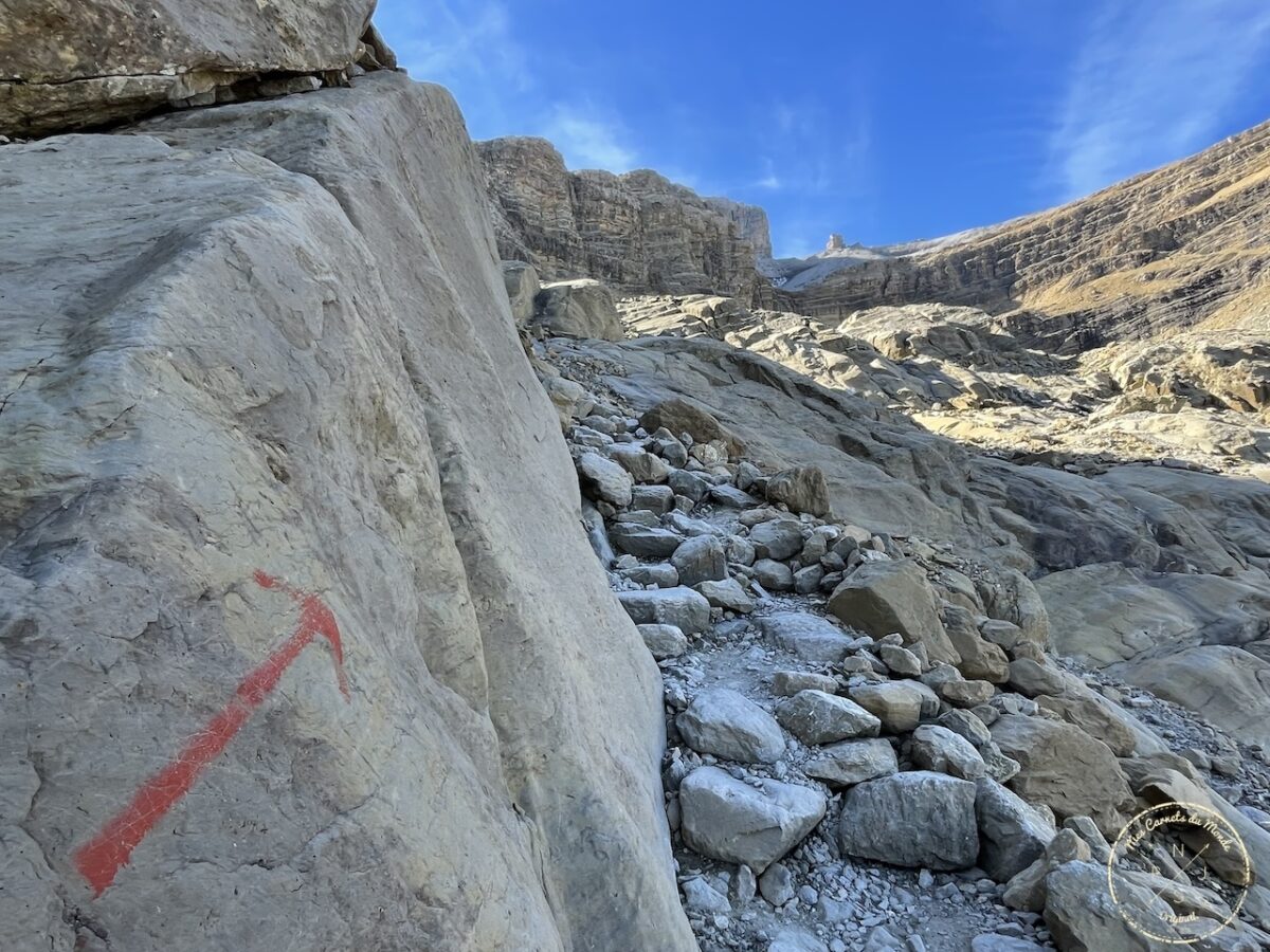 Randonnée au Pic du Taillon, Randonnée au Pic du Taillon par la Brèche de Roland : Une aventure bien taillée à 3000 m d&#8217;altitude dans les Pyrénées., Mes Carnets du Monde