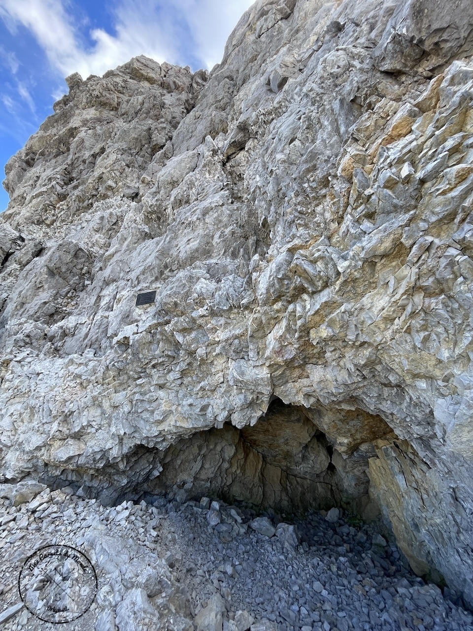 Randonnée au Pic du Taillon, Randonnée au Pic du Taillon par la Brèche de Roland : Une aventure bien taillée à 3000 m d&#8217;altitude dans les Pyrénées., Mes Carnets du Monde