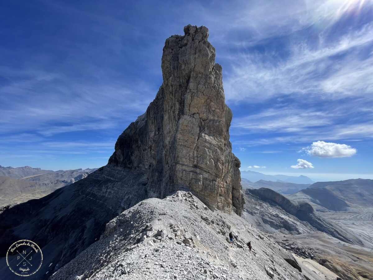 Randonnée au Pic du Taillon, Randonnée au Pic du Taillon par la Brèche de Roland : Une aventure bien taillée à 3000 m d&#8217;altitude dans les Pyrénées., Mes Carnets du Monde