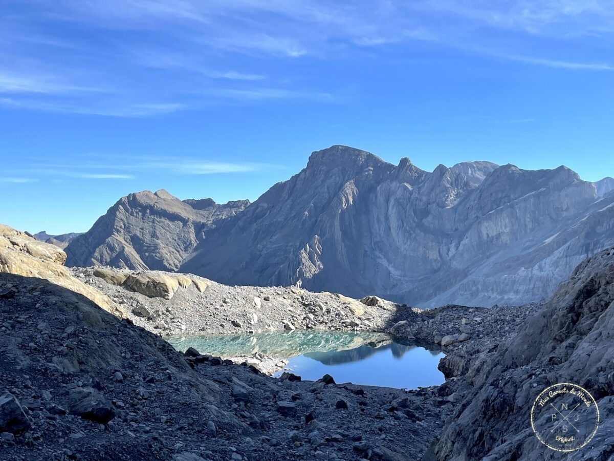 Randonnée au Pic du Taillon, Randonnée au Pic du Taillon par la Brèche de Roland : Une aventure bien taillée à 3000 m d&#8217;altitude dans les Pyrénées., Mes Carnets du Monde