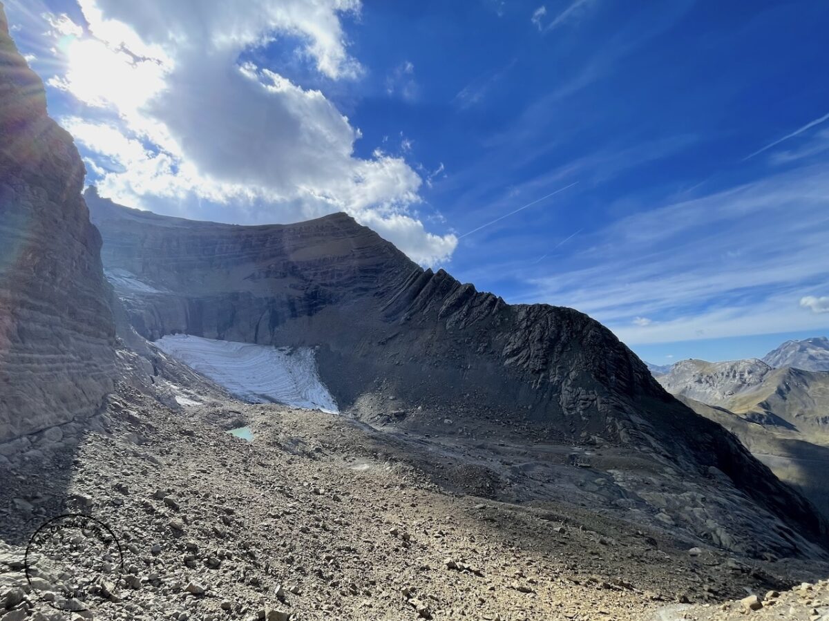 Randonnée au Pic du Taillon, Randonnée au Pic du Taillon par la Brèche de Roland : Une aventure bien taillée à 3000 m d&#8217;altitude dans les Pyrénées., Mes Carnets du Monde