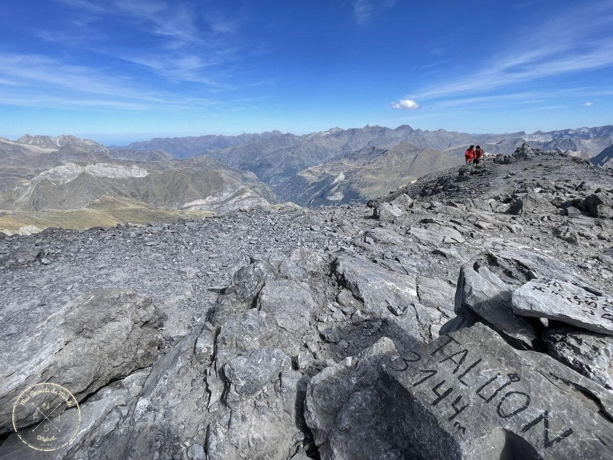 Randonnée au Pic du Taillon, Randonnée au Pic du Taillon par la Brèche de Roland : Une aventure bien taillée à 3000 m d&#8217;altitude dans les Pyrénées., Mes Carnets du Monde