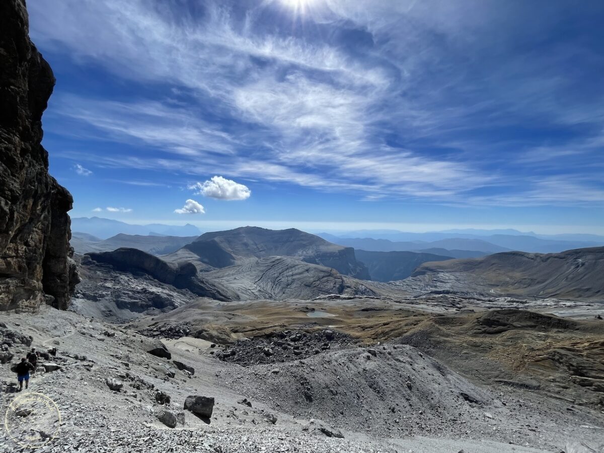 Randonnée au Pic du Taillon, Randonnée au Pic du Taillon par la Brèche de Roland : Une aventure bien taillée à 3000 m d&#8217;altitude dans les Pyrénées., Mes Carnets du Monde