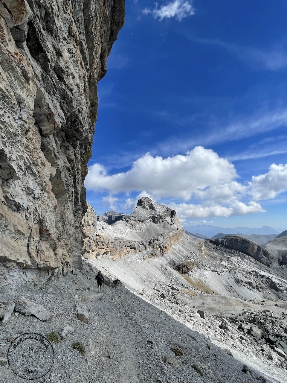 Randonnée au Pic du Taillon, Randonnée au Pic du Taillon par la Brèche de Roland : Une aventure bien taillée à 3000 m d&#8217;altitude dans les Pyrénées., Mes Carnets du Monde