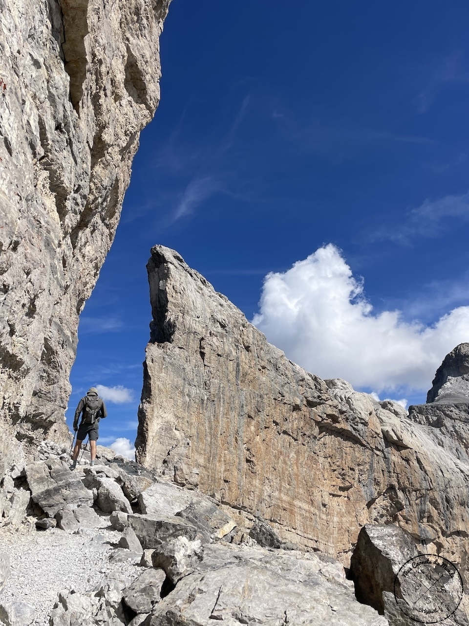 Randonnée au Pic du Taillon, Randonnée au Pic du Taillon par la Brèche de Roland : Une aventure bien taillée à 3000 m d&#8217;altitude dans les Pyrénées., Mes Carnets du Monde