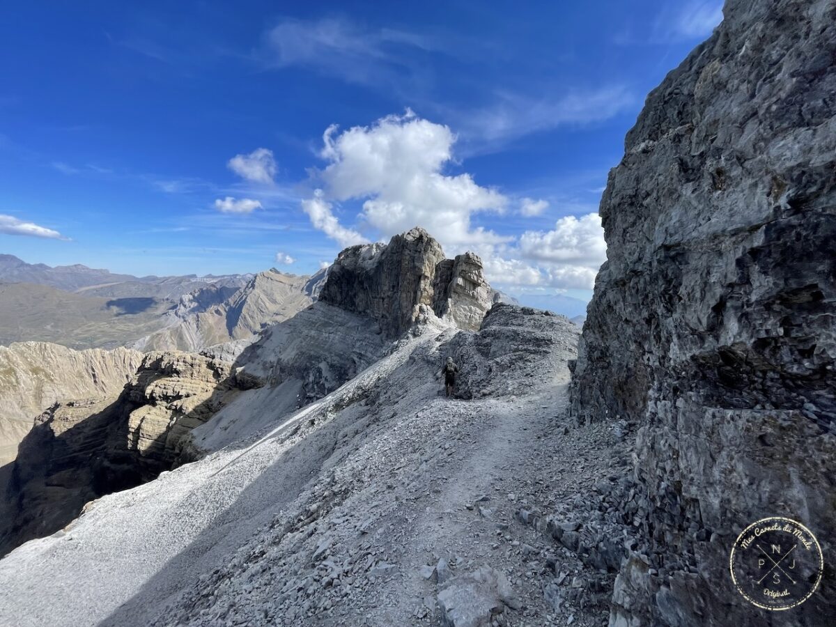 Randonnée au Pic du Taillon, Randonnée au Pic du Taillon par la Brèche de Roland : Une aventure bien taillée à 3000 m d&#8217;altitude dans les Pyrénées., Mes Carnets du Monde