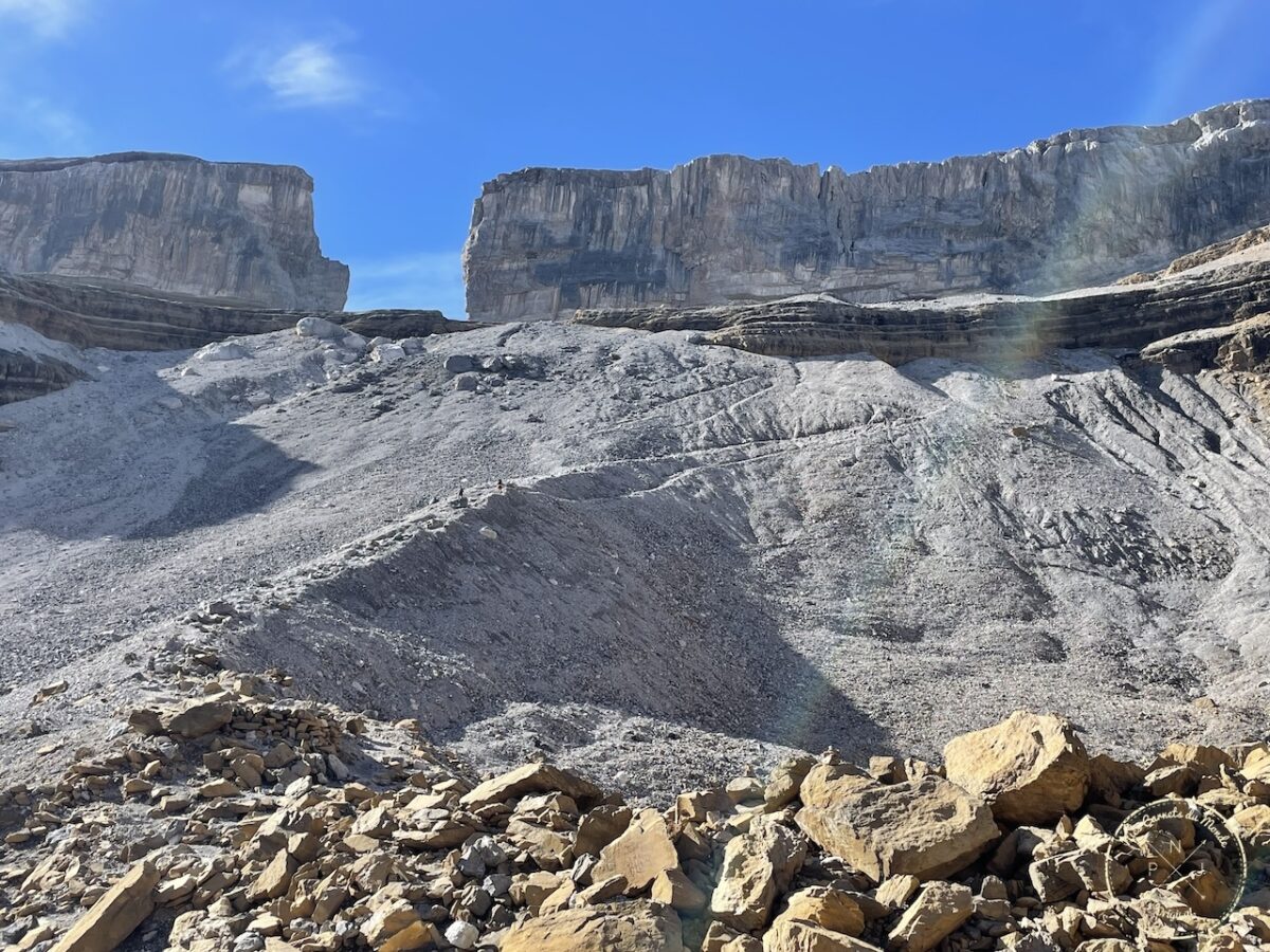 Randonnée au Pic du Taillon, Randonnée au Pic du Taillon par la Brèche de Roland : Une aventure bien taillée à 3000 m d&#8217;altitude dans les Pyrénées., Mes Carnets du Monde