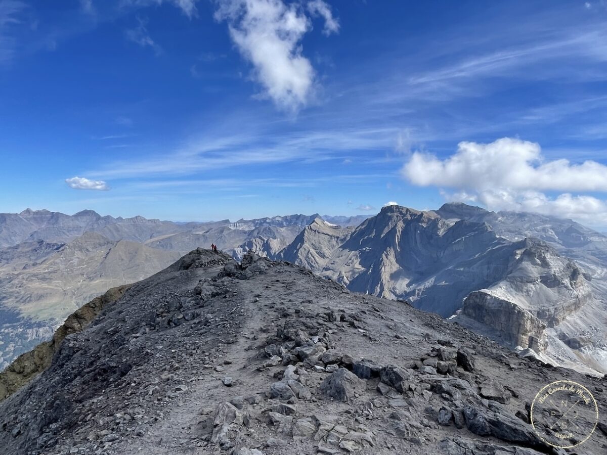 Randonnée au Pic du Taillon, Randonnée au Pic du Taillon par la Brèche de Roland : Une aventure bien taillée à 3000 m d&#8217;altitude dans les Pyrénées., Mes Carnets du Monde