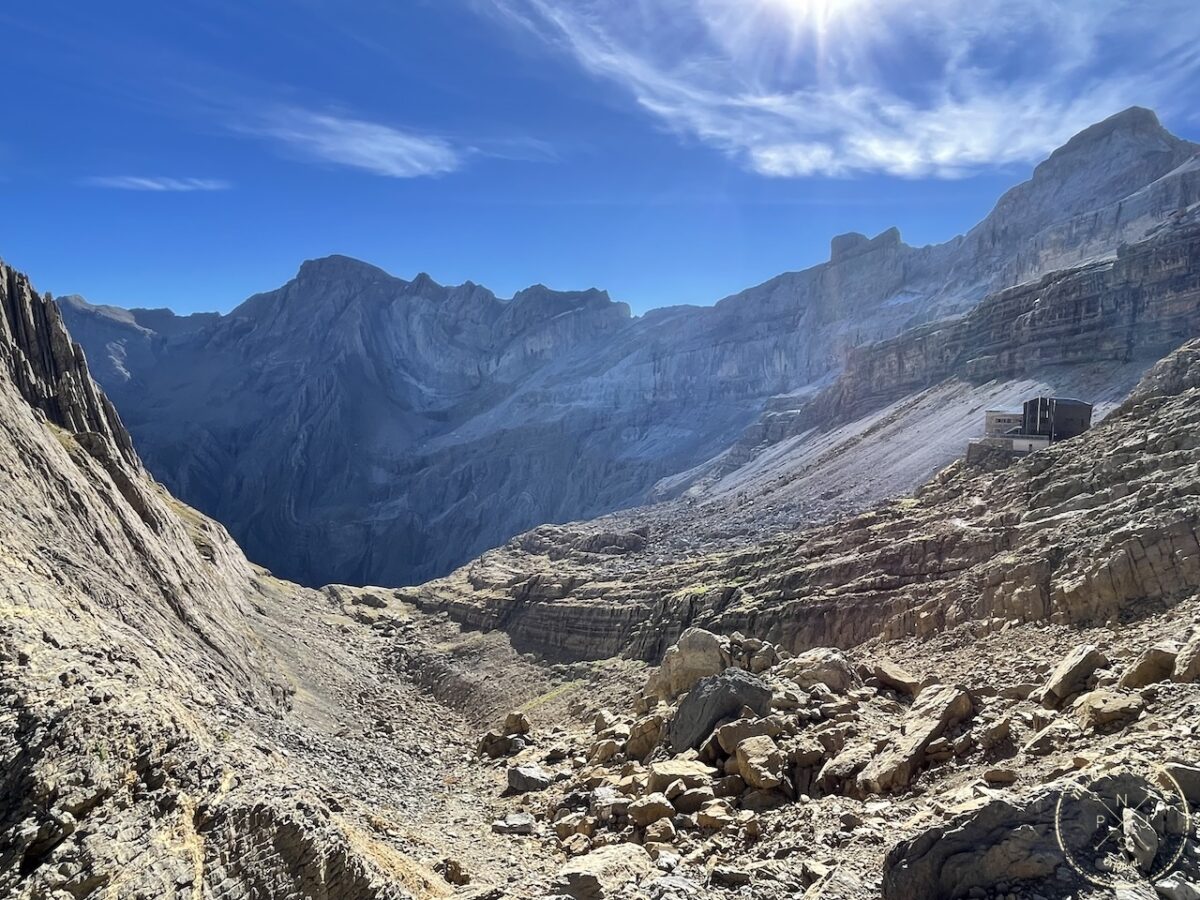 Randonnée au Pic du Taillon, Randonnée au Pic du Taillon par la Brèche de Roland : Une aventure bien taillée à 3000 m d&#8217;altitude dans les Pyrénées., Mes Carnets du Monde