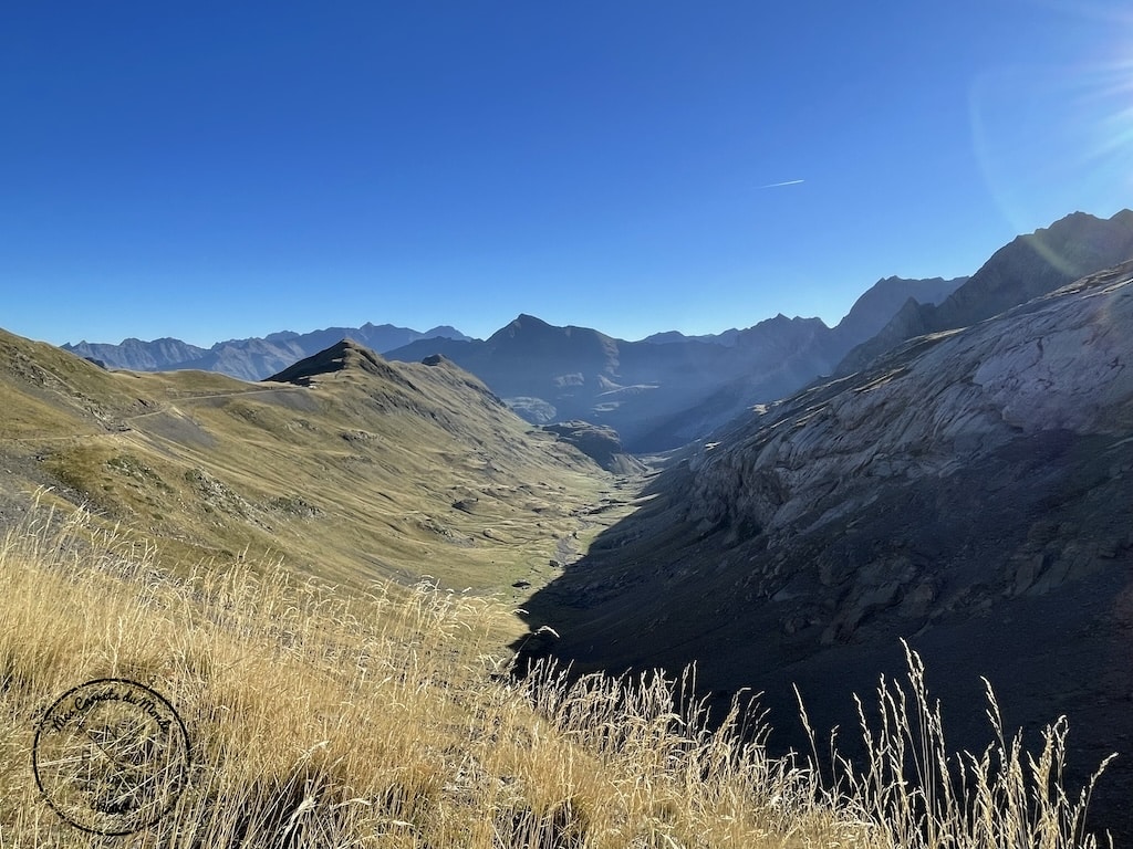 Randonnée au Pic du Taillon, Randonnée au Pic du Taillon par la Brèche de Roland : Une aventure bien taillée à 3000 m d&#8217;altitude dans les Pyrénées., Mes Carnets du Monde