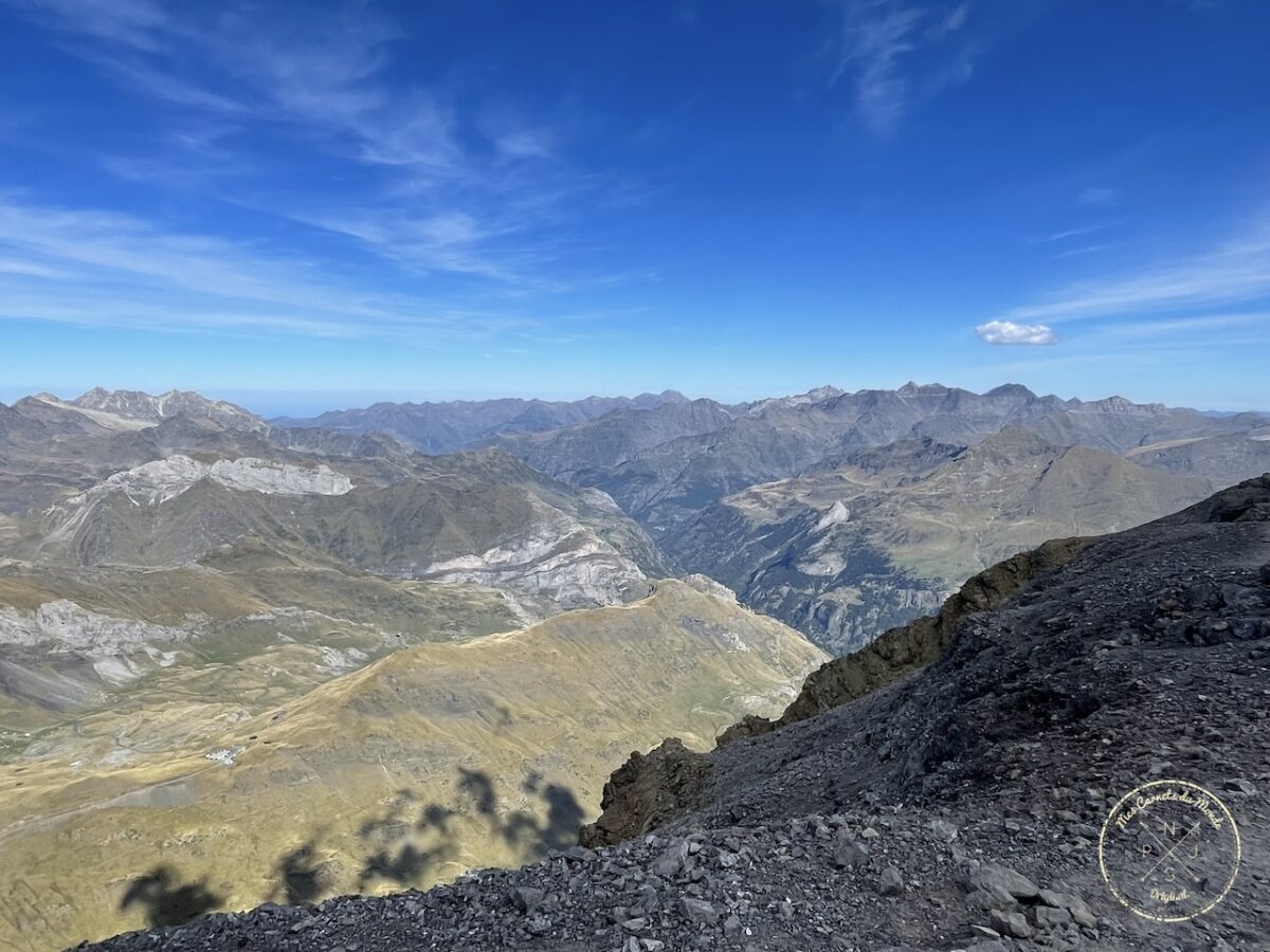 Randonnée au Pic du Taillon, Randonnée au Pic du Taillon par la Brèche de Roland : Une aventure bien taillée à 3000 m d&#8217;altitude dans les Pyrénées., Mes Carnets du Monde