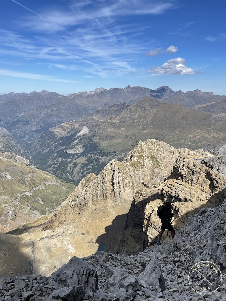 Randonnée au Pic du Taillon, Randonnée au Pic du Taillon par la Brèche de Roland : Une aventure bien taillée à 3000 m d&#8217;altitude dans les Pyrénées., Mes Carnets du Monde