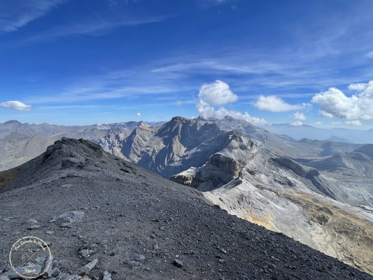 Randonnée au Pic du Taillon, Randonnée au Pic du Taillon par la Brèche de Roland : Une aventure bien taillée à 3000 m d&#8217;altitude dans les Pyrénées., Mes Carnets du Monde