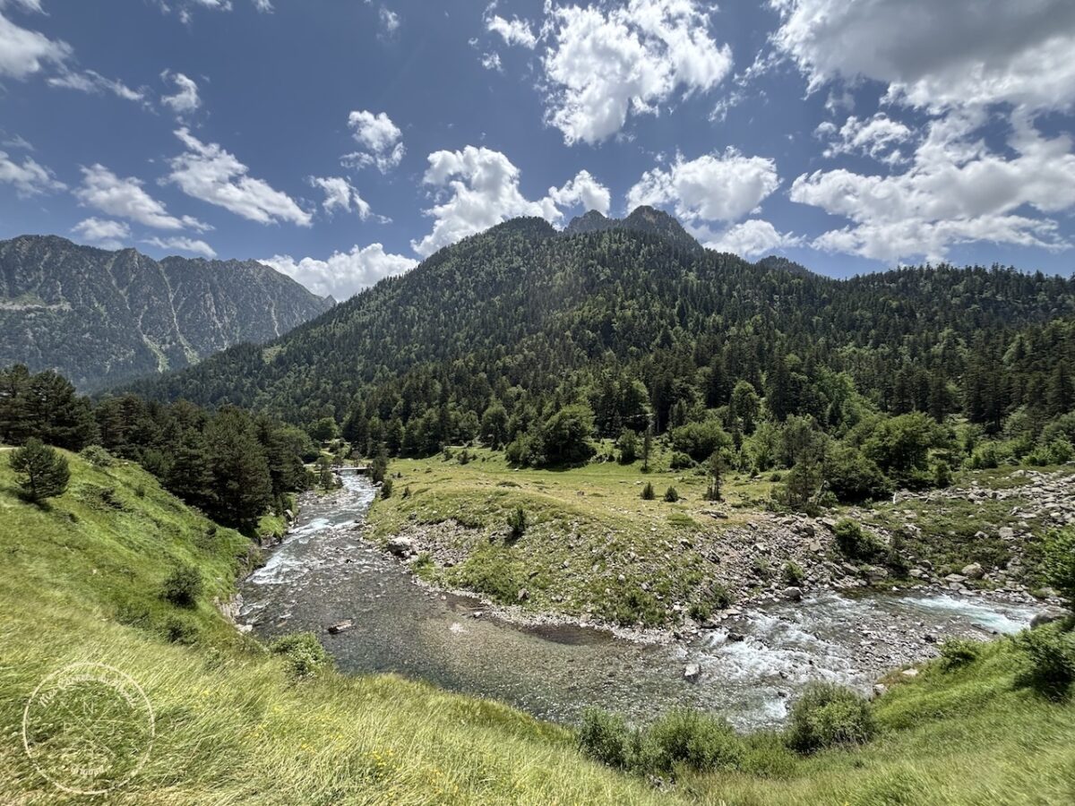 Randonnée Pyrénées, Sublime Randonnée de 5 jours entre la France, l’Espagne et le Vignemale : les Pyrénées Grandeur Nature !, Mes Carnets du Monde