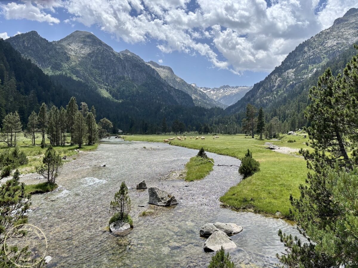 Randonnée Pyrénées, Sublime Randonnée de 5 jours entre la France, l’Espagne et le Vignemale : les Pyrénées Grandeur Nature !, Mes Carnets du Monde