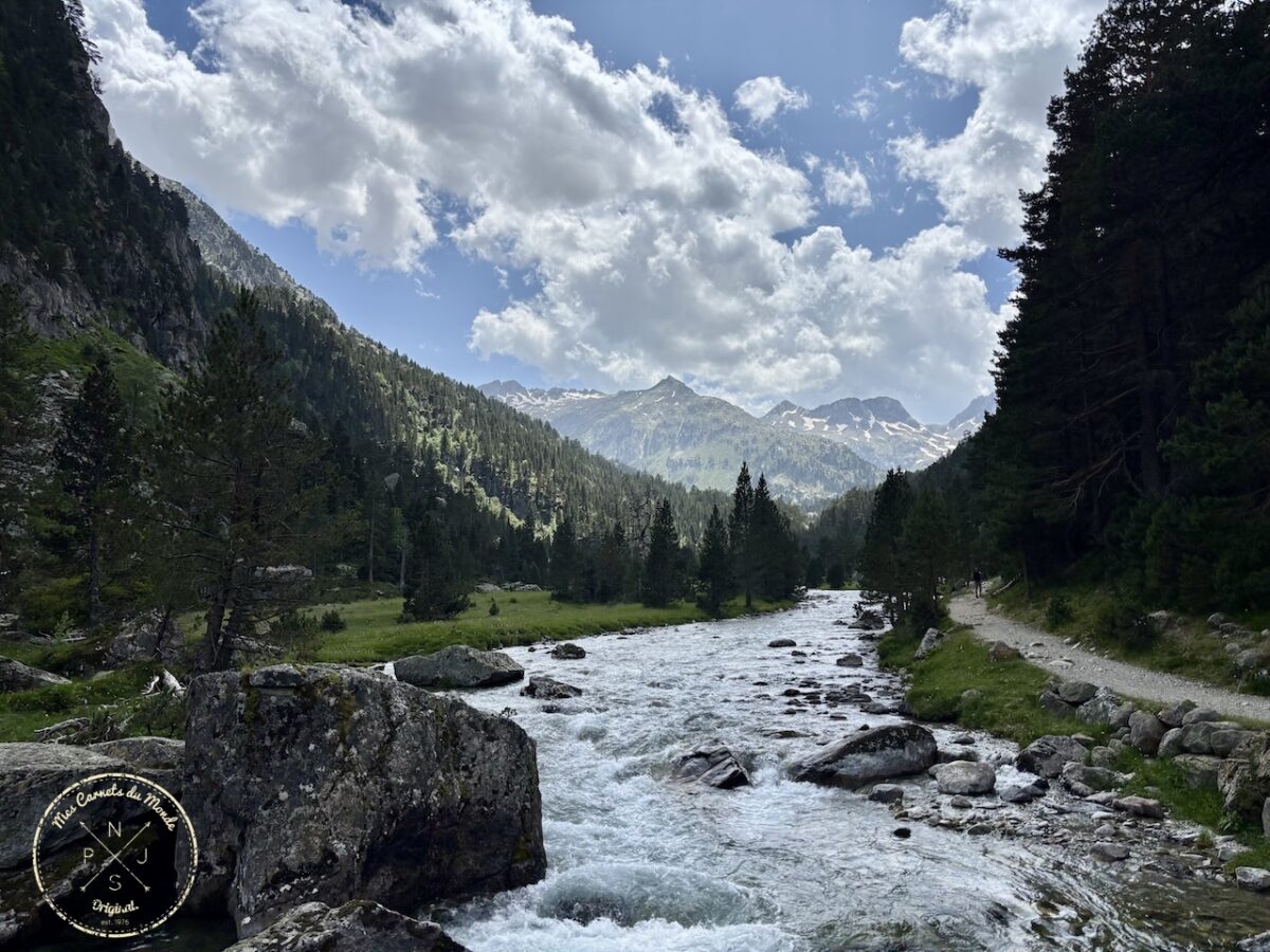 Randonnée Pyrénées, Sublime Randonnée de 5 jours entre la France, l’Espagne et le Vignemale : les Pyrénées Grandeur Nature !, Mes Carnets du Monde