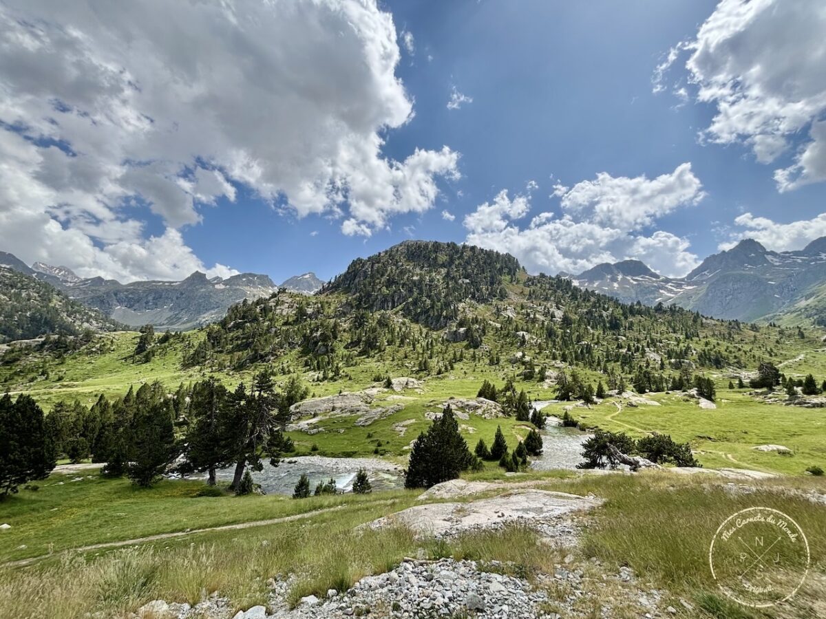 Randonnée Pyrénées, Sublime Randonnée de 5 jours entre la France, l’Espagne et le Vignemale : les Pyrénées Grandeur Nature !, Mes Carnets du Monde