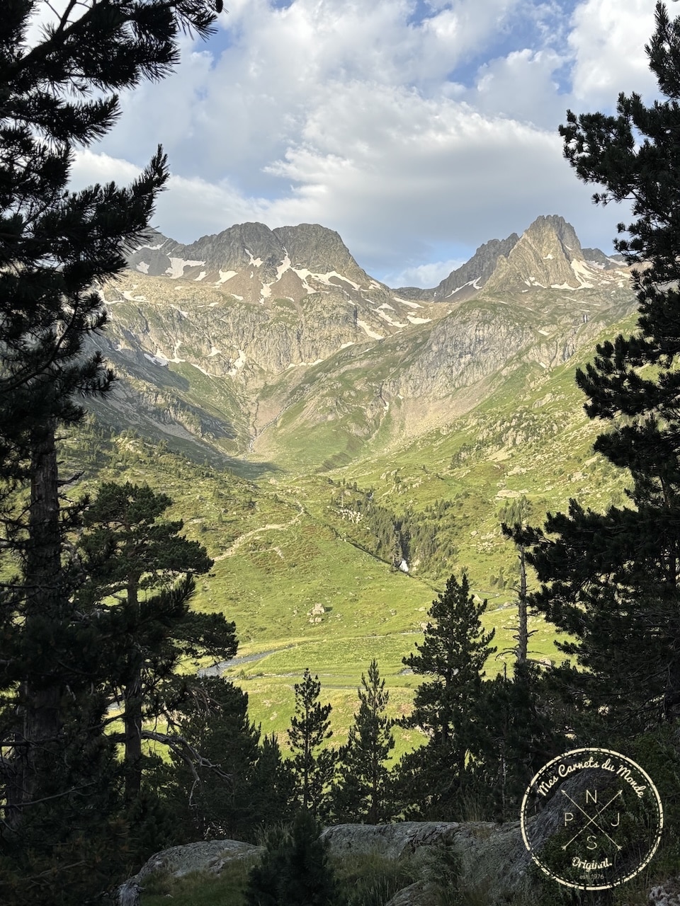 Randonnée Pyrénées, Sublime Randonnée de 5 jours entre la France, l’Espagne et le Vignemale : les Pyrénées Grandeur Nature !, Mes Carnets du Monde