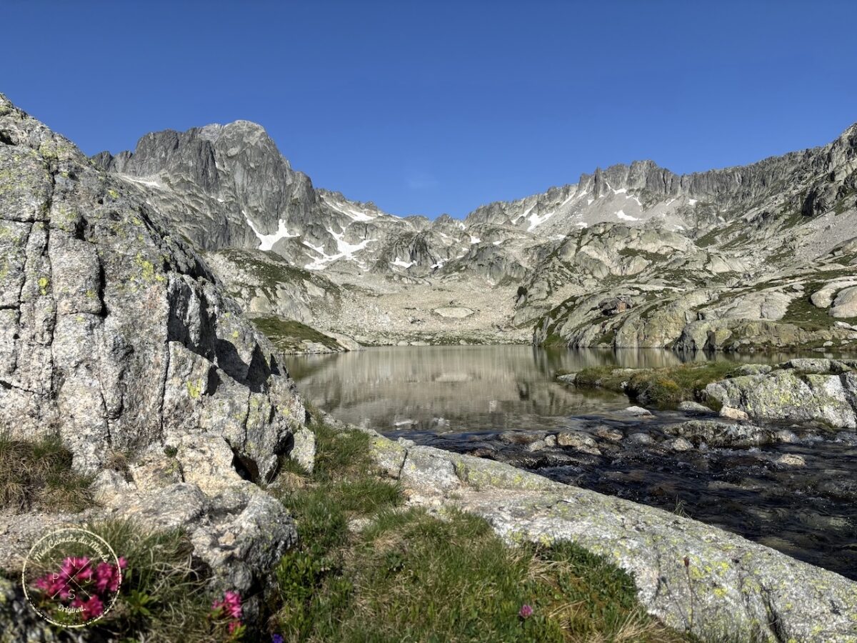 Randonnée Pyrénées, Sublime Randonnée de 5 jours entre la France, l’Espagne et le Vignemale : les Pyrénées Grandeur Nature !, Mes Carnets du Monde