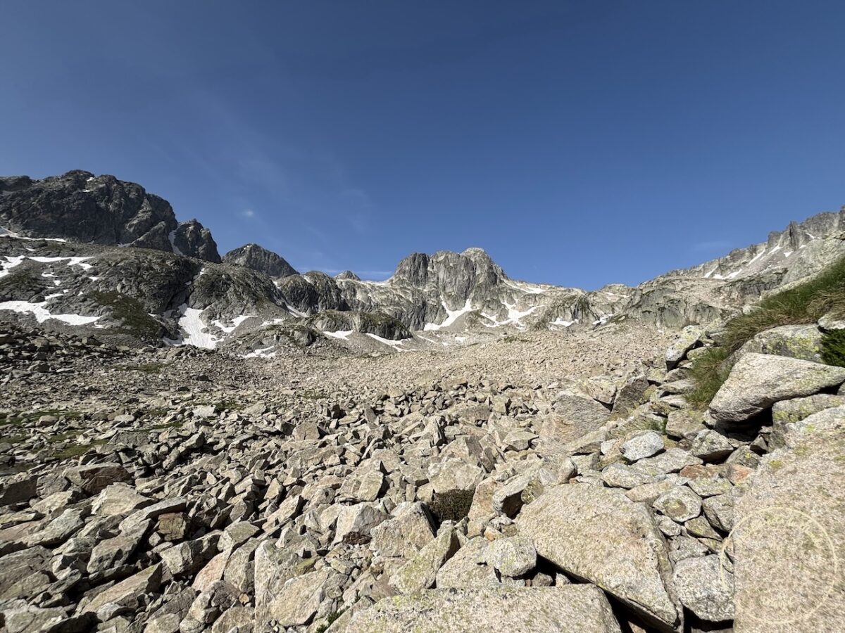 Randonnée Pyrénées, Sublime Randonnée de 5 jours entre la France, l’Espagne et le Vignemale : les Pyrénées Grandeur Nature !, Mes Carnets du Monde
