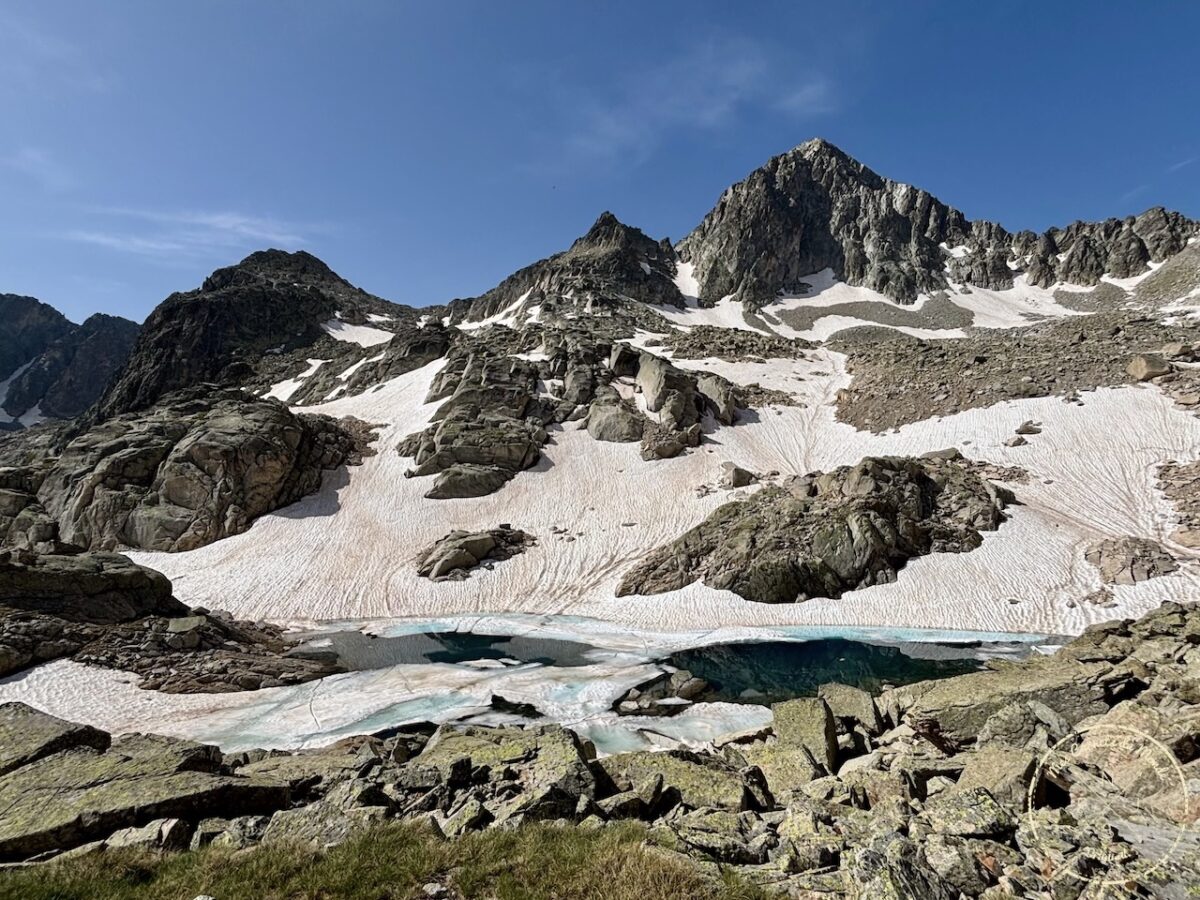 Randonnée Pyrénées, Sublime Randonnée de 5 jours entre la France, l’Espagne et le Vignemale : les Pyrénées Grandeur Nature !, Mes Carnets du Monde