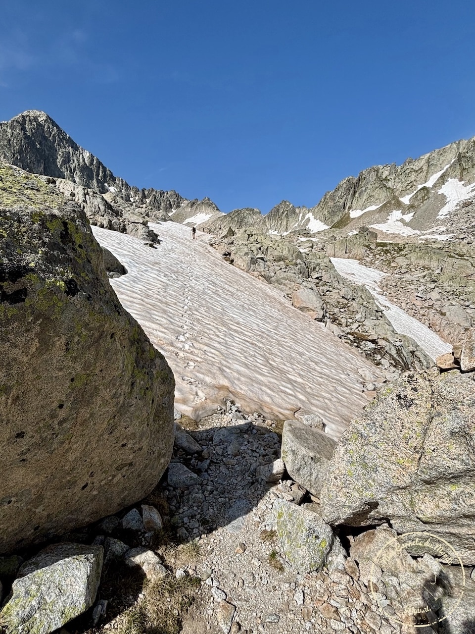 Randonnée Pyrénées, Sublime Randonnée de 5 jours entre la France, l’Espagne et le Vignemale : les Pyrénées Grandeur Nature !, Mes Carnets du Monde