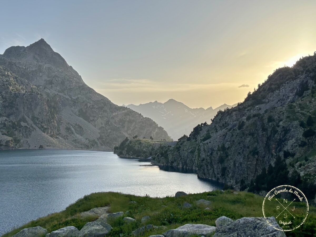 Randonnée Pyrénées, Sublime Randonnée de 5 jours entre la France, l’Espagne et le Vignemale : les Pyrénées Grandeur Nature !, Mes Carnets du Monde