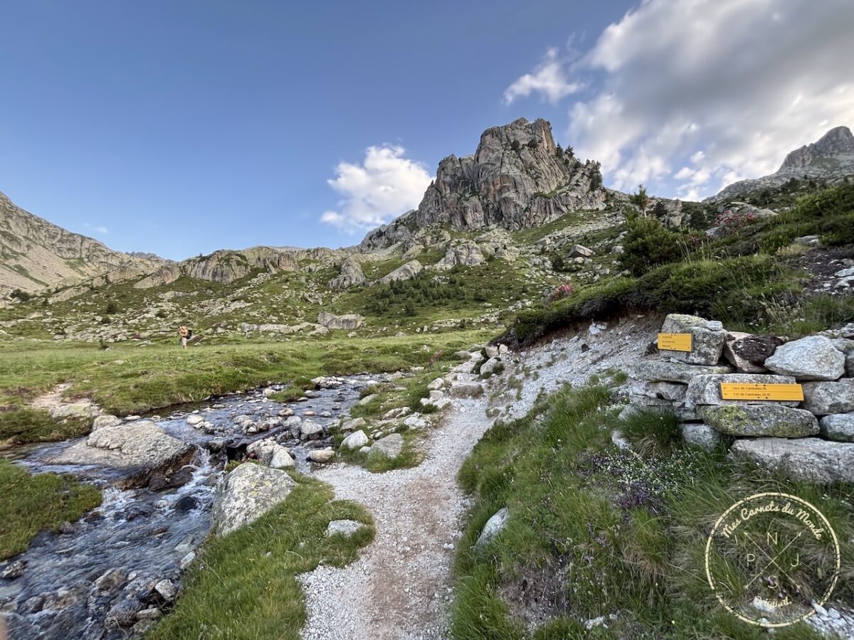 Randonnée Pyrénées, Sublime Randonnée de 5 jours entre la France, l’Espagne et le Vignemale : les Pyrénées Grandeur Nature !, Mes Carnets du Monde