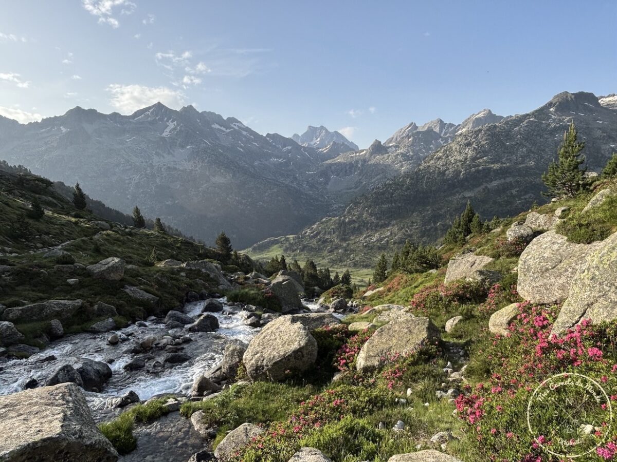 Randonnée Pyrénées, Sublime Randonnée de 5 jours entre la France, l’Espagne et le Vignemale : les Pyrénées Grandeur Nature !, Mes Carnets du Monde