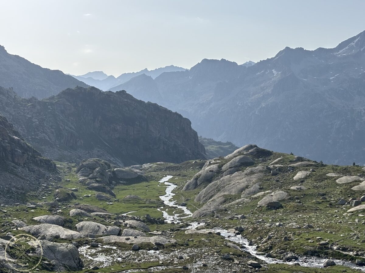 Randonnée Pyrénées, Sublime Randonnée de 5 jours entre la France, l’Espagne et le Vignemale : les Pyrénées Grandeur Nature !, Mes Carnets du Monde
