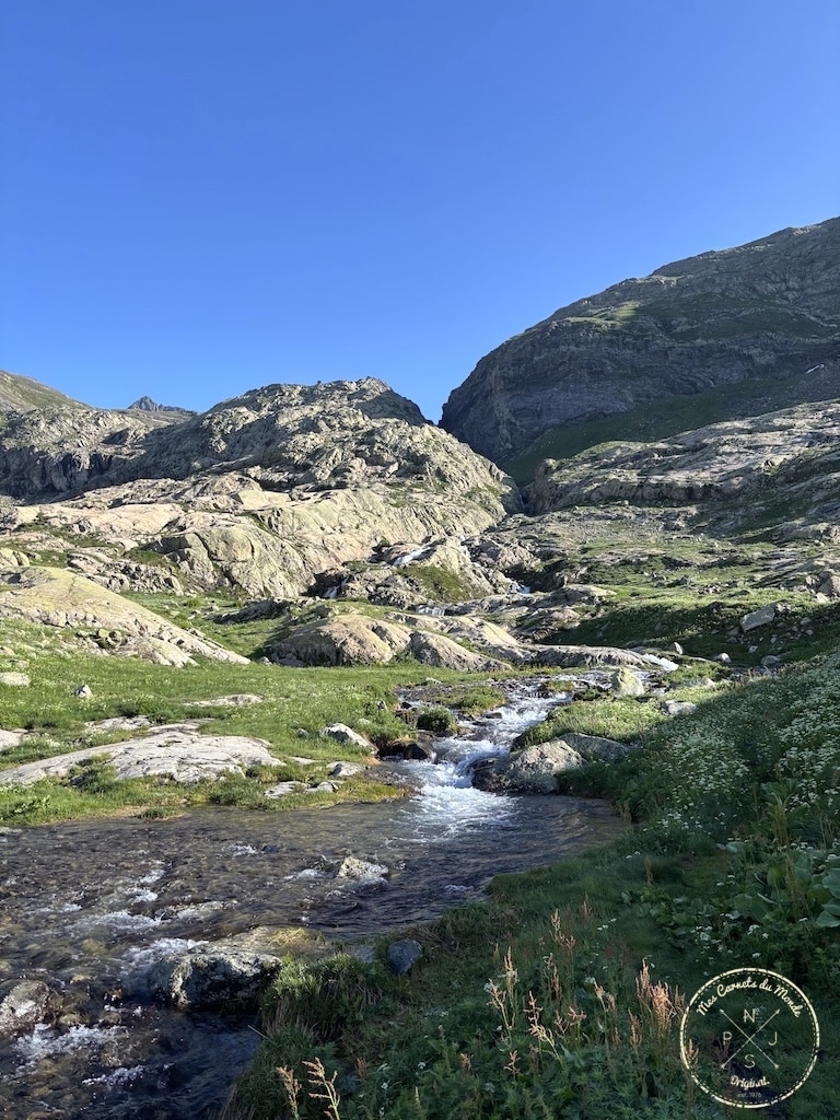 Randonn&eacute;e 5 jours Pyr&eacute;n&eacute;es, Randonn&eacute;e au Vignemale : une boucle originale de 5 jours entre la France et l&rsquo;Espagne – les Pyr&eacute;n&eacute;es Grandeur Nature&nbsp;!