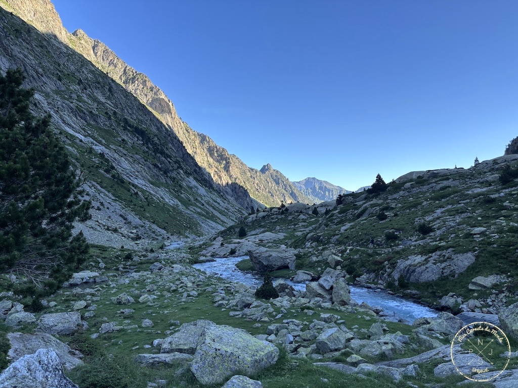 Randonn&eacute;e 5 jours Pyr&eacute;n&eacute;es, Randonn&eacute;e au Vignemale : une boucle originale de 5 jours entre la France et l&rsquo;Espagne – les Pyr&eacute;n&eacute;es Grandeur Nature&nbsp;!