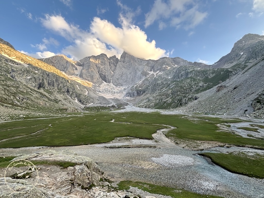 Randonn&eacute;e 5 jours Pyr&eacute;n&eacute;es, Randonn&eacute;e au Vignemale : une boucle originale de 5 jours entre la France et l&rsquo;Espagne – les Pyr&eacute;n&eacute;es Grandeur Nature&nbsp;!
