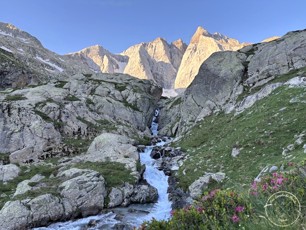 Randonn&eacute;e 5 jours Pyr&eacute;n&eacute;es, Randonn&eacute;e au Vignemale : une boucle originale de 5 jours entre la France et l&rsquo;Espagne – les Pyr&eacute;n&eacute;es Grandeur Nature&nbsp;!