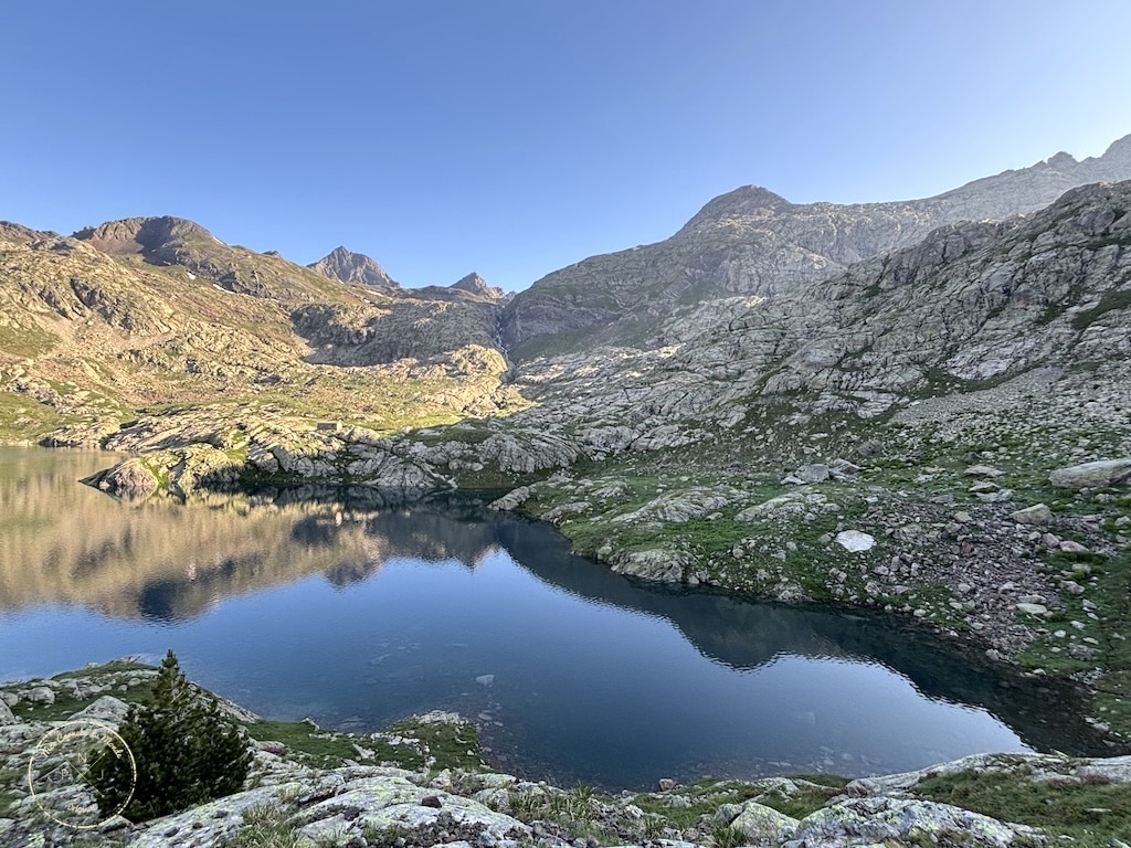 Randonn&eacute;e 5 jours Pyr&eacute;n&eacute;es, Randonn&eacute;e au Vignemale : une boucle originale de 5 jours entre la France et l&rsquo;Espagne – les Pyr&eacute;n&eacute;es Grandeur Nature&nbsp;!